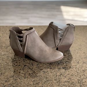 Women’s Soda Sincere-S ankle booties Sz 10 - taupe